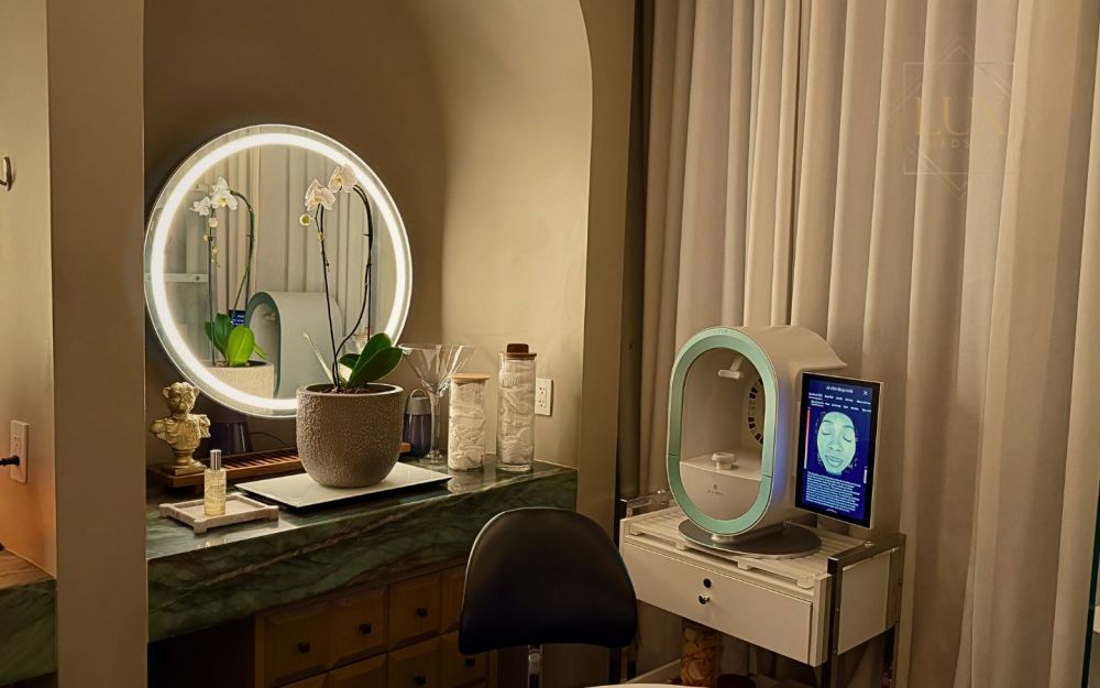 Our Aesthetic room, always having new updates, the new acustic, will make your experience even more delightfull and relaxing