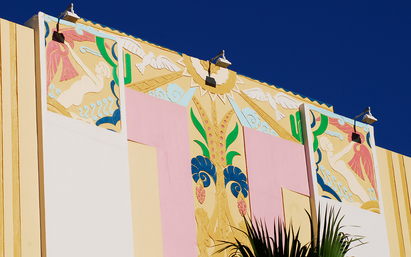 Art Deco Historic District  Greater Miami & Miami Beach