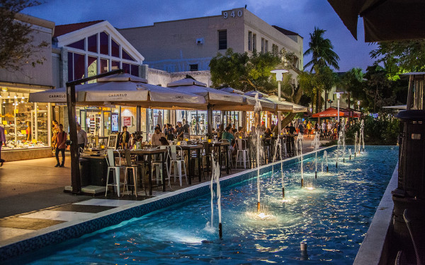 Lincoln Road - Cafetería y el sonido de las fuentes durante todo el año.