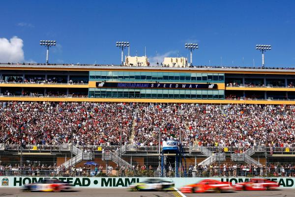 Oferta militar: Eliminatorias de la Serie de la Copa NASCAR en Homestead -Pista de carreras de Miami