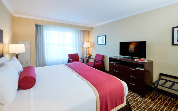 Quartos de nível Executivo e Deluxe estão disponíveis com comodidades e serviços atualizados.