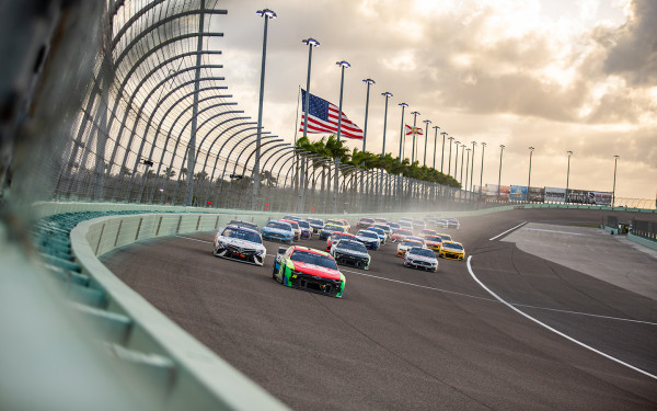 NASCAR Cup Series: Straight Talk Wireless 400