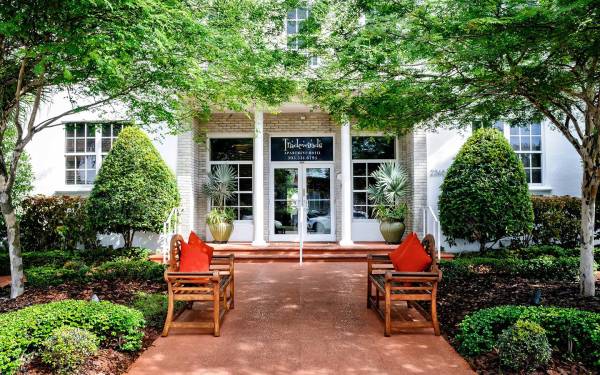 Tradewinds Apartment Hotel