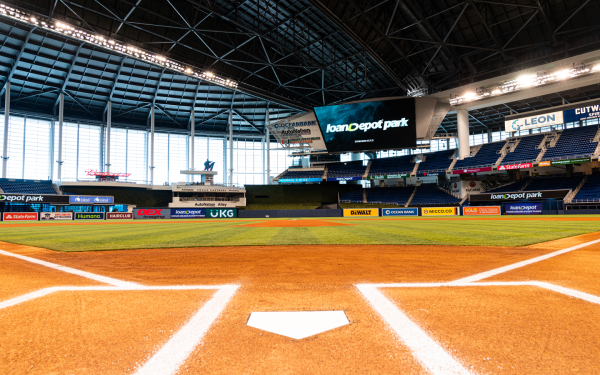Choque De Gigantes: Tiburones de La Guaira vs. Navegantes del Magallanes photo