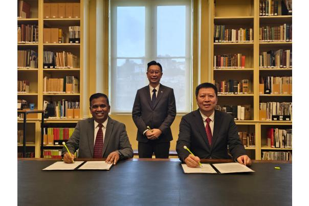 From left: Dr. Senthil Gopinath, ICCA CEO;  Alex Che, President of the Macao Trade and Investment Promotion Institute (IPIM); and Alan Ho, President of the Macao Association of Convention, Exhibition & Tourism Sectors (MACETS), at the 64th ICCA Congress in Porto, Portugal, November 2025.