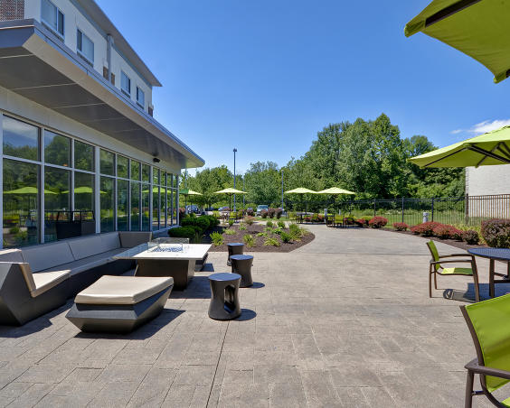 SpringHill Suites - Outdoor Seating