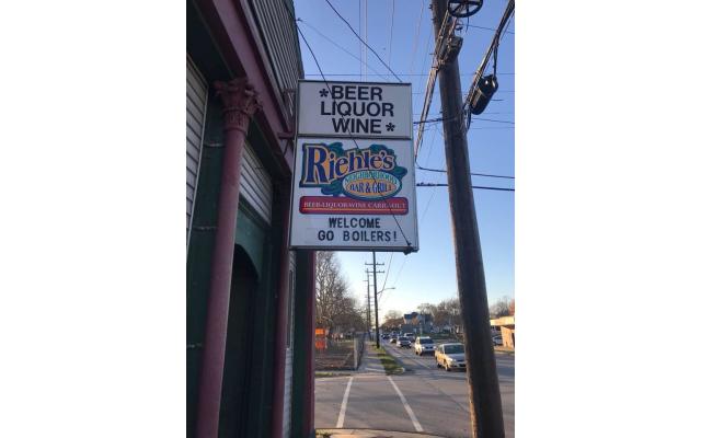 Riehle’s Neighborhood Bar and Grill