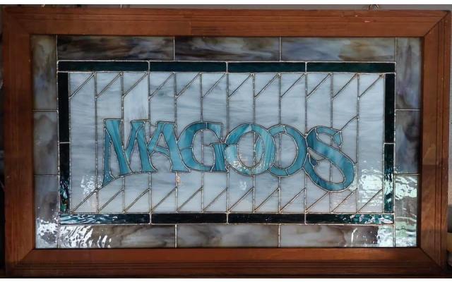 Magoo's Pub and Pizza Logo
