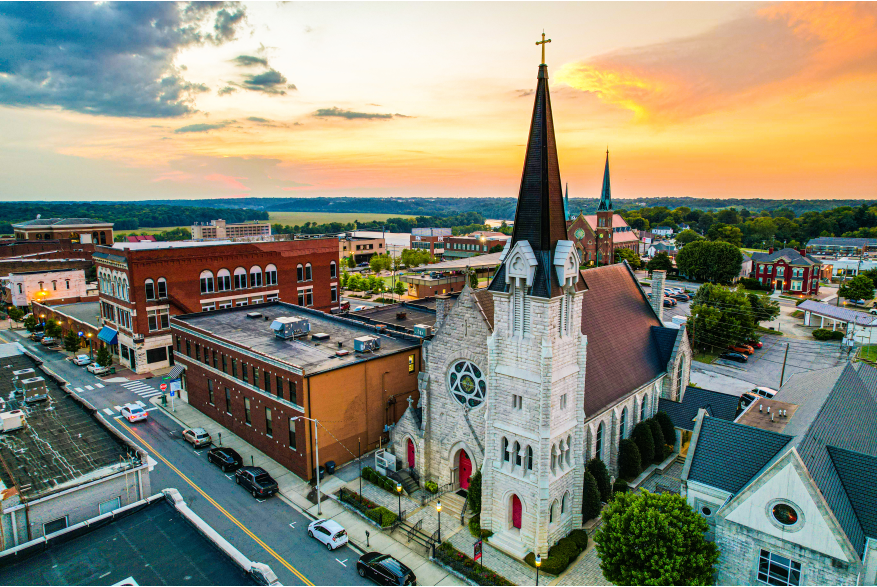 Historic downtown featuring Trinity Episcopal Church