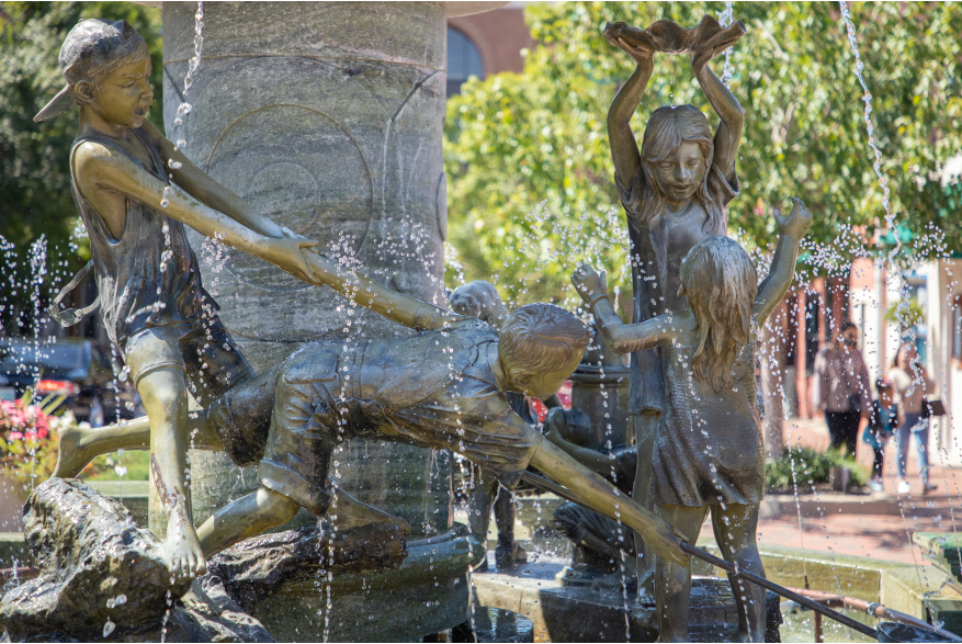 a large fountain with children