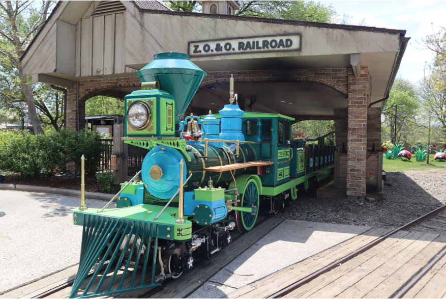 Blue and green electric train at the Fort Wayne Zoo