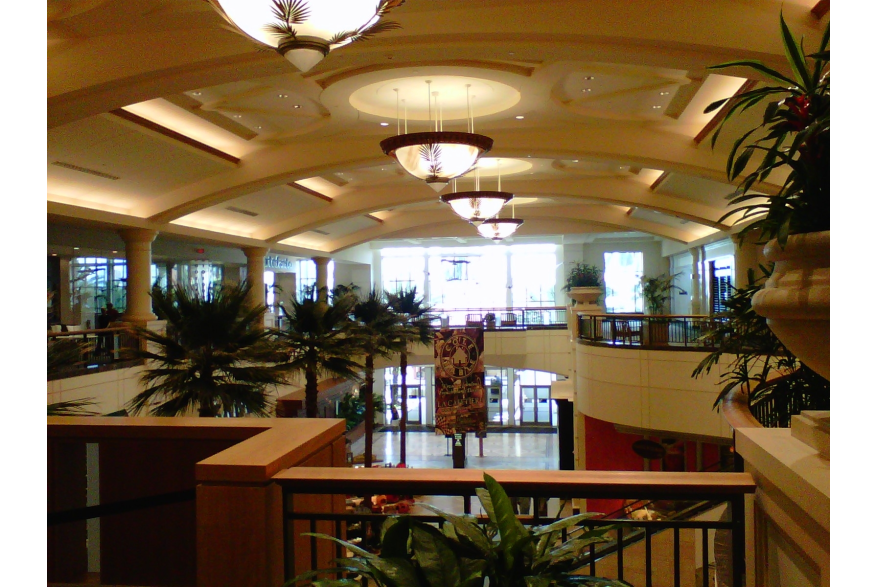 Galleria Mall escalators (low-res)