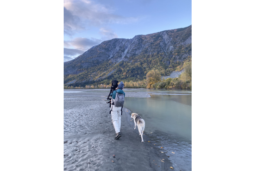 Fishing on the Chilkat river with the dogs