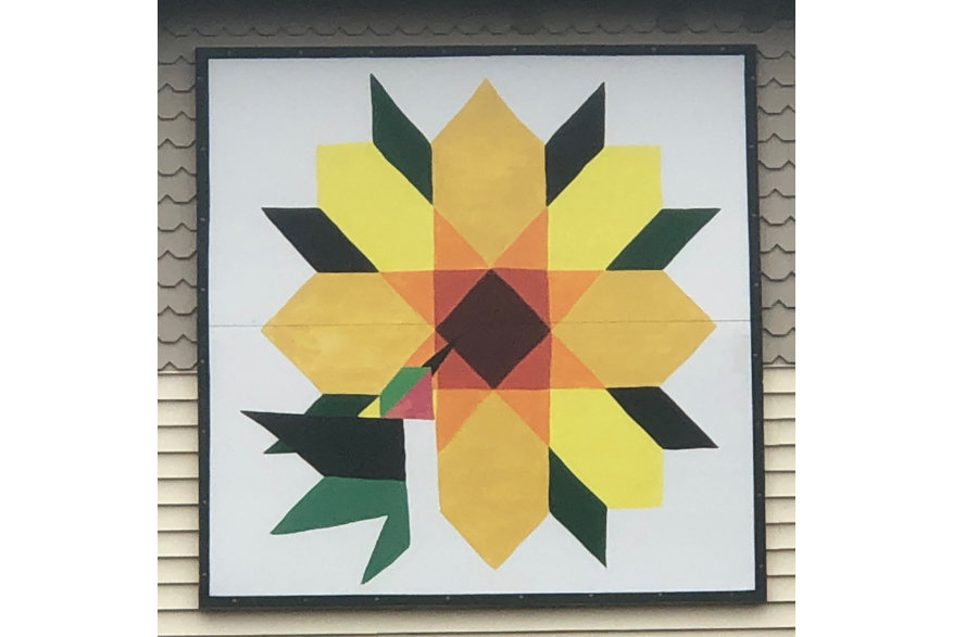 Barn Quilt Yellow and Green with hummingbird
