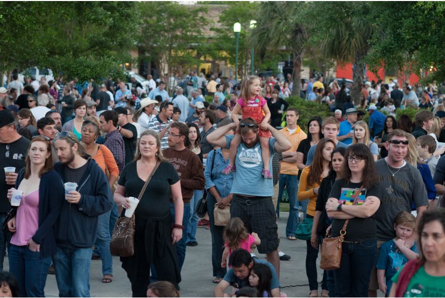 Downtown Alive! Crowd