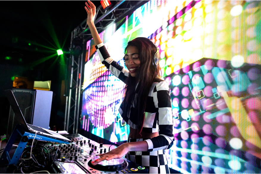 Female DJ at Hunters bar.