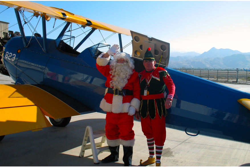 Santa-fly in at Palm Spings Air Museum