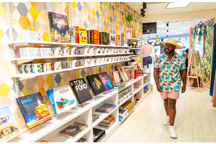 Man shopping inside Peepa's