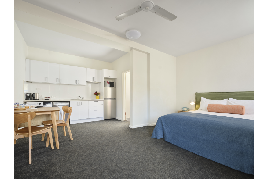 Baileys Parkside Motel