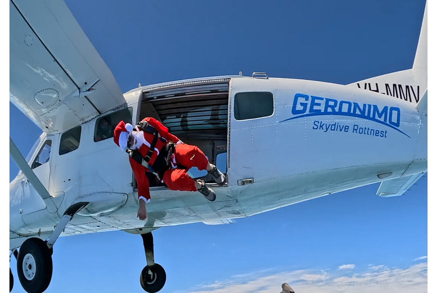 Skydive Geronimo Santa 1