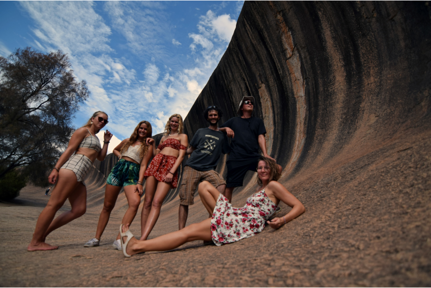Share Bus Travellers, Wave Rock
