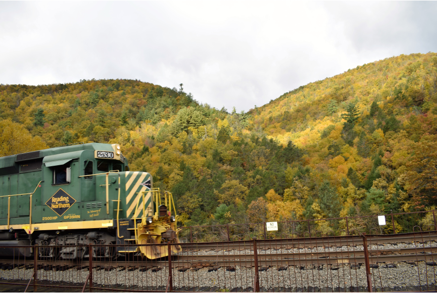 Fall Foliage Train Tours in the Poconos