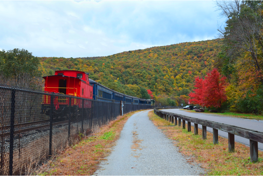 Fall Foliage Train Tours in the Poconos