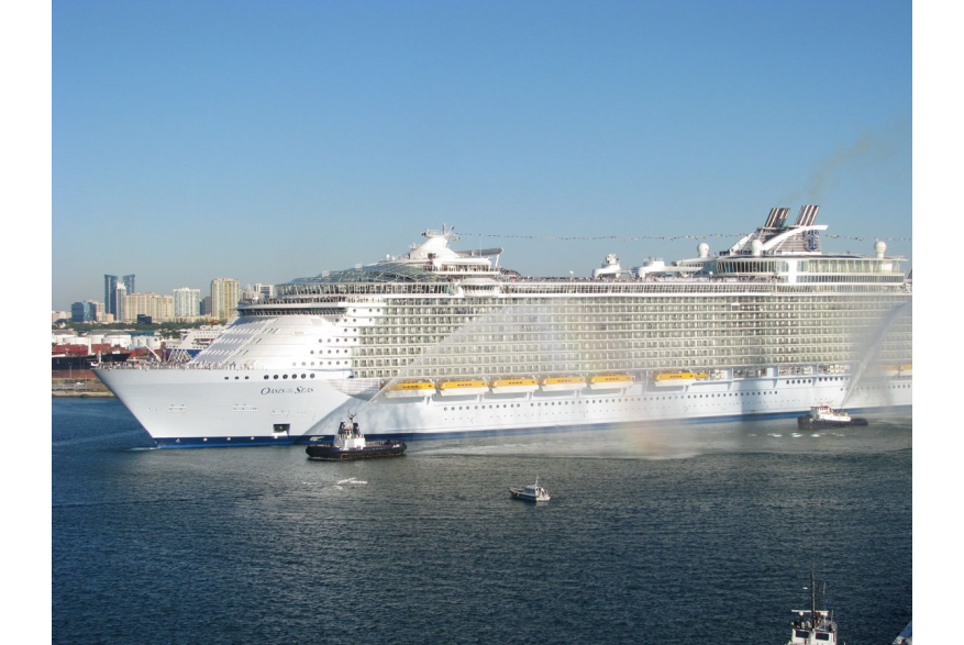 Oasis of the Seas arriving at Port Everglades Nov 13, 2009