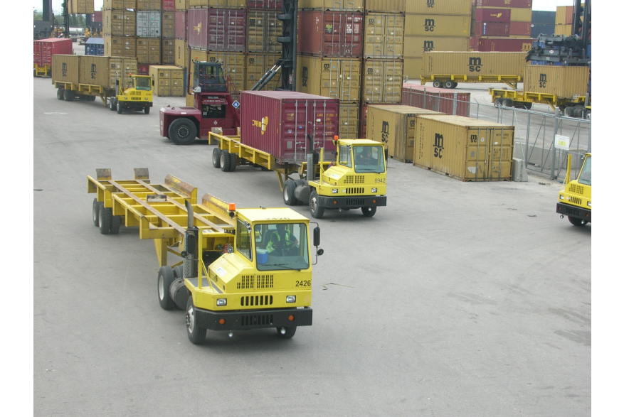 Moving containers dockside