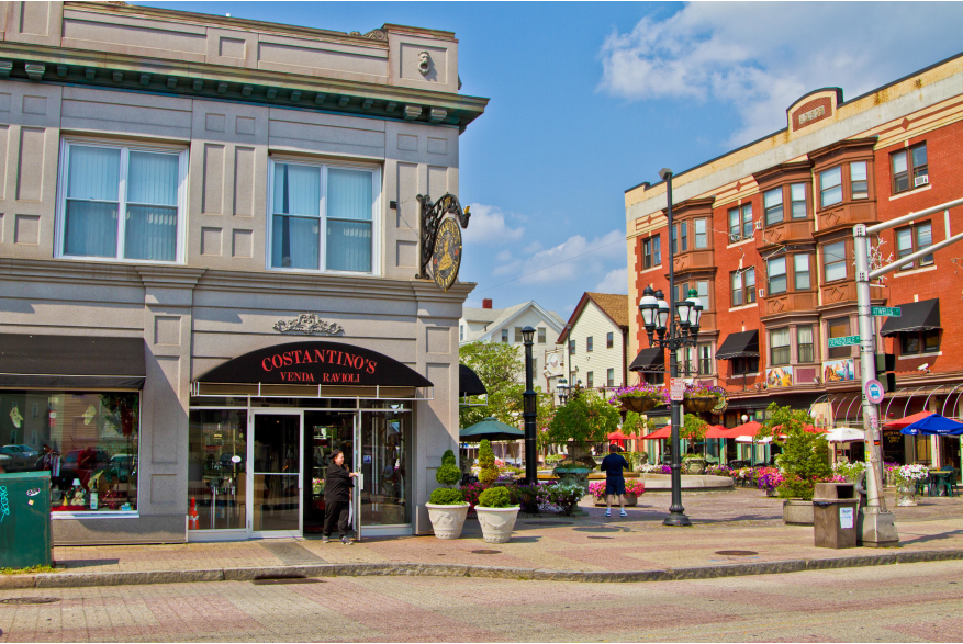 Outdoor dining on Federal Hill in Providence, RI