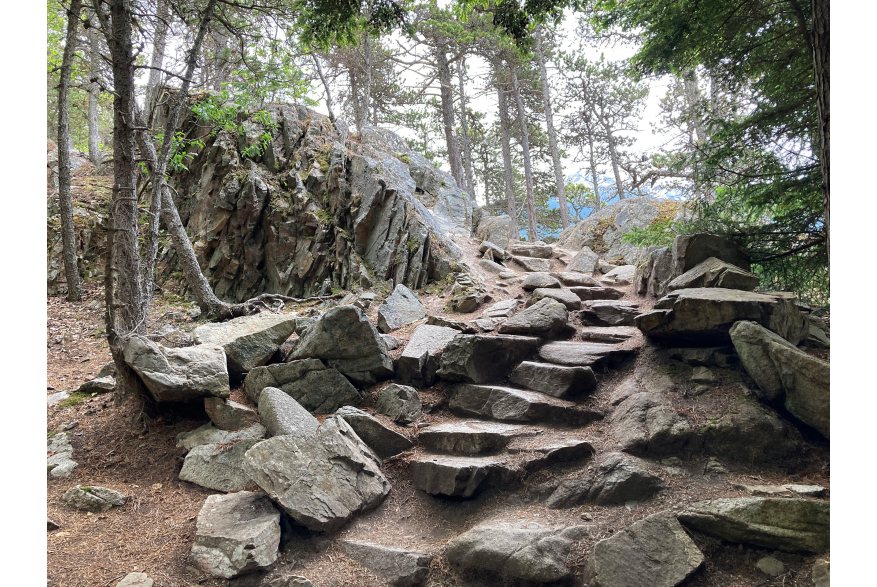 Path to Yakutania Point