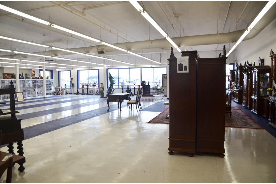 Antique Mall 18