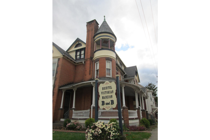 Bechtel Victorian Mansion Bed & Breakfast 20