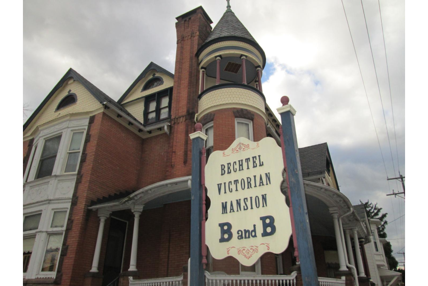 Bechtel Victorian Mansion Bed & Breakfast 23