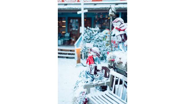 Frosty Snowmen Outside Fred's Mercantile | Beech Mountain