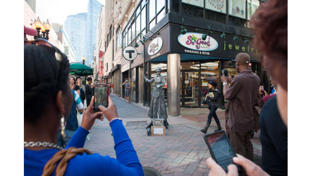 A street performer in Downtown Crossing
