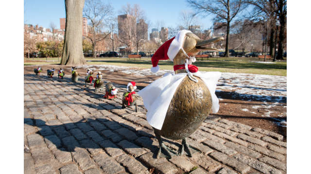 The “Make Way for Ducklings” sculpture