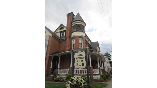 Bechtel Victorian Mansion Bed & Breakfast 20