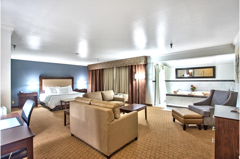 King Deluxe Jacuzzi Suite