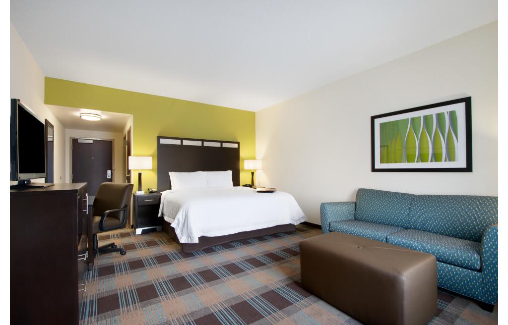 Hampton Inn & Suites York South King Bedroom