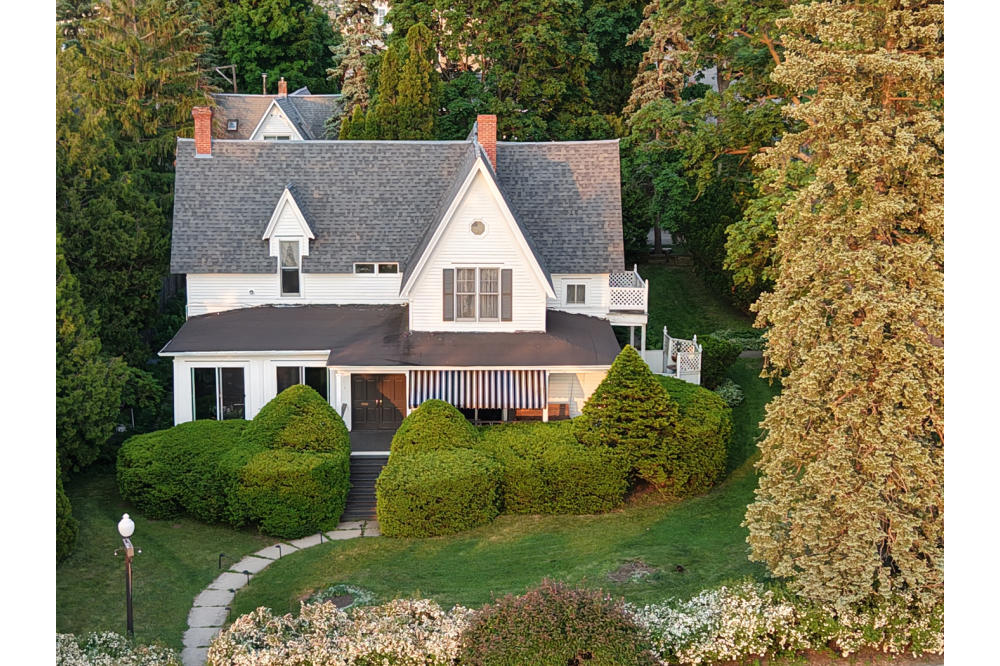 Lake Front Inn