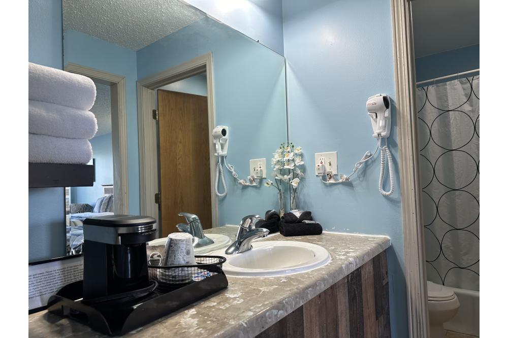 Vanity/Bathroom