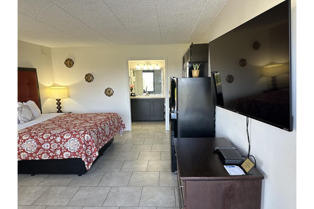 1 King Kitchenette
