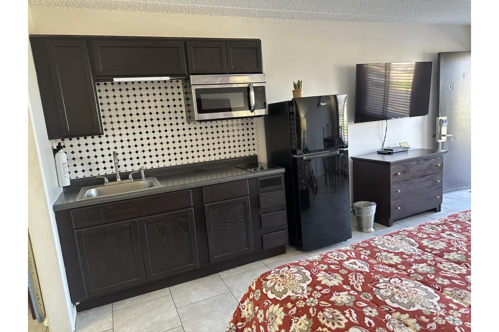 1 King Kitchenette