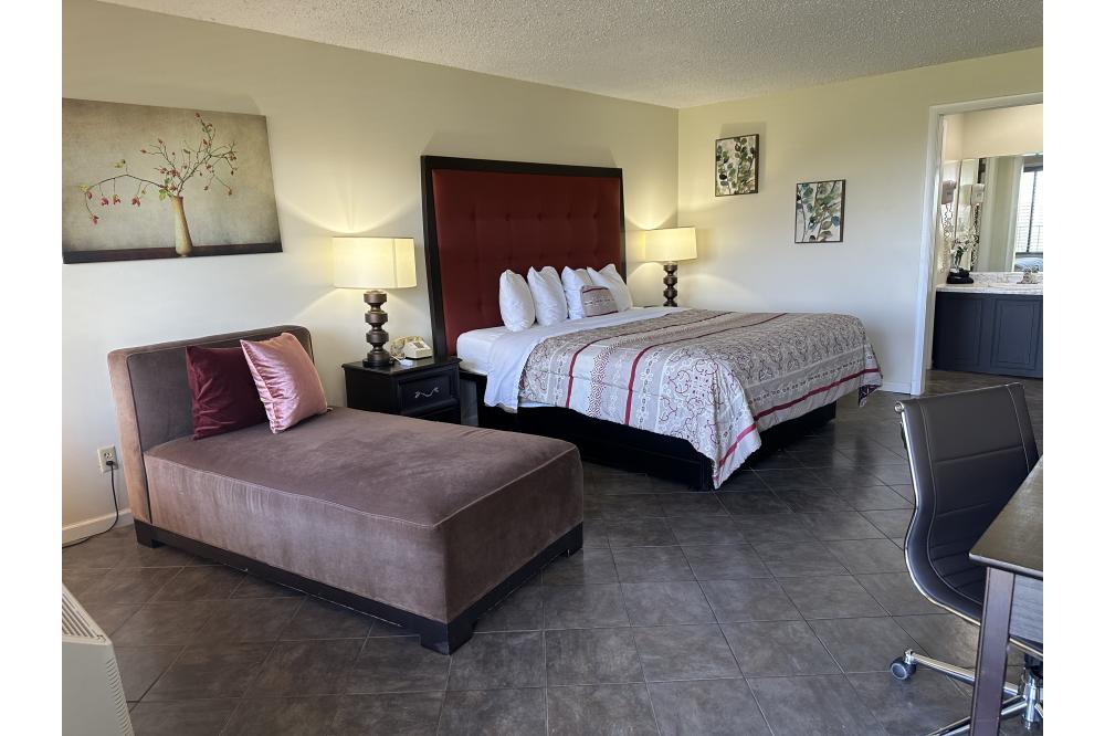 1 king bed room