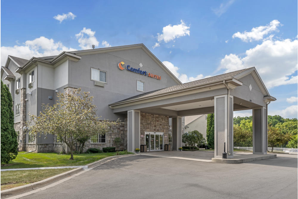 Comfort Suites Exterior