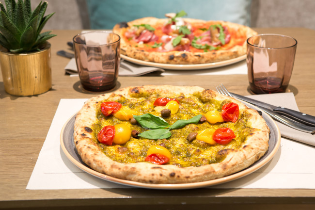 Roses, Pizza & More