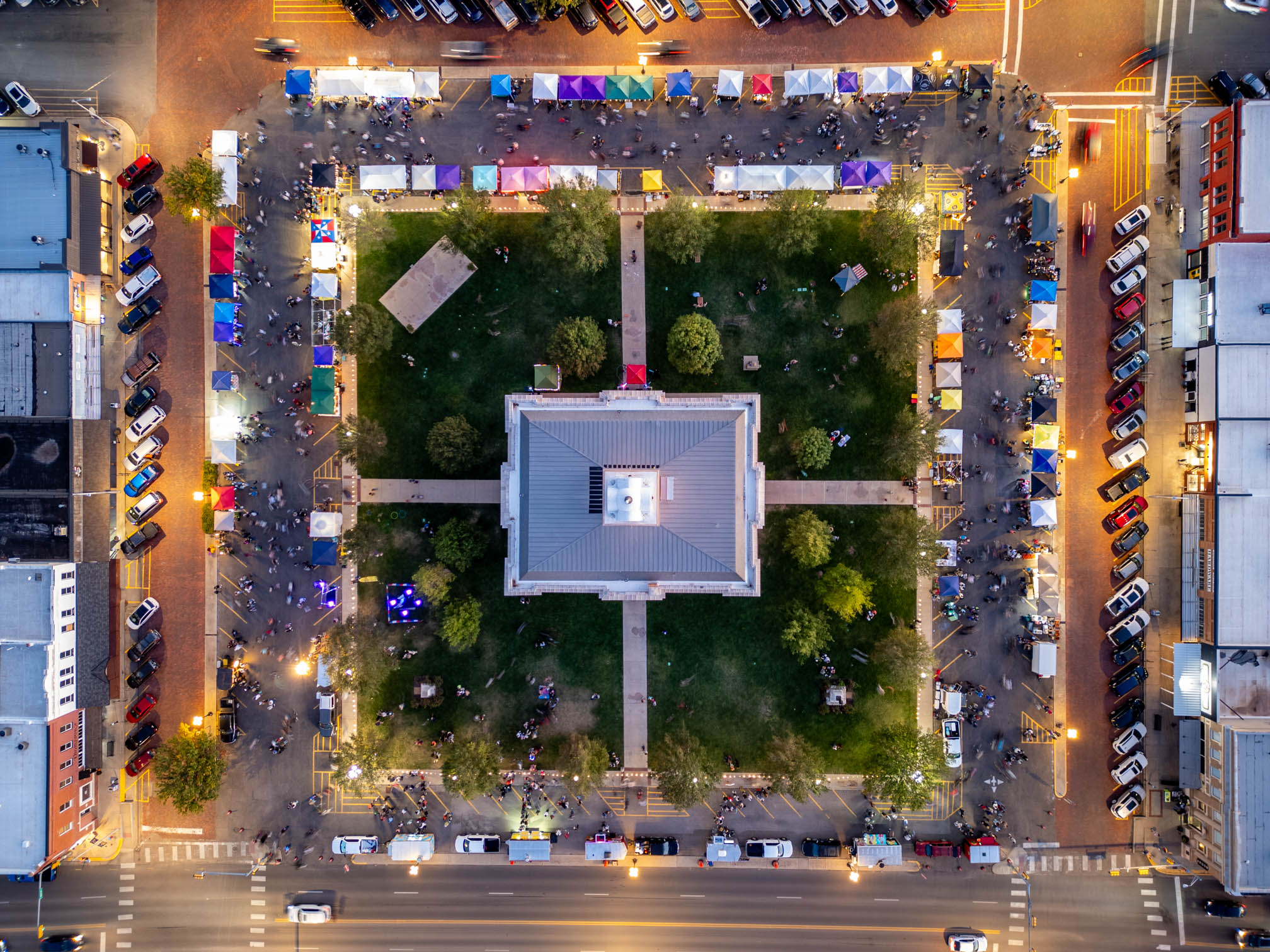 Canyon Downtown Square: Moon Market