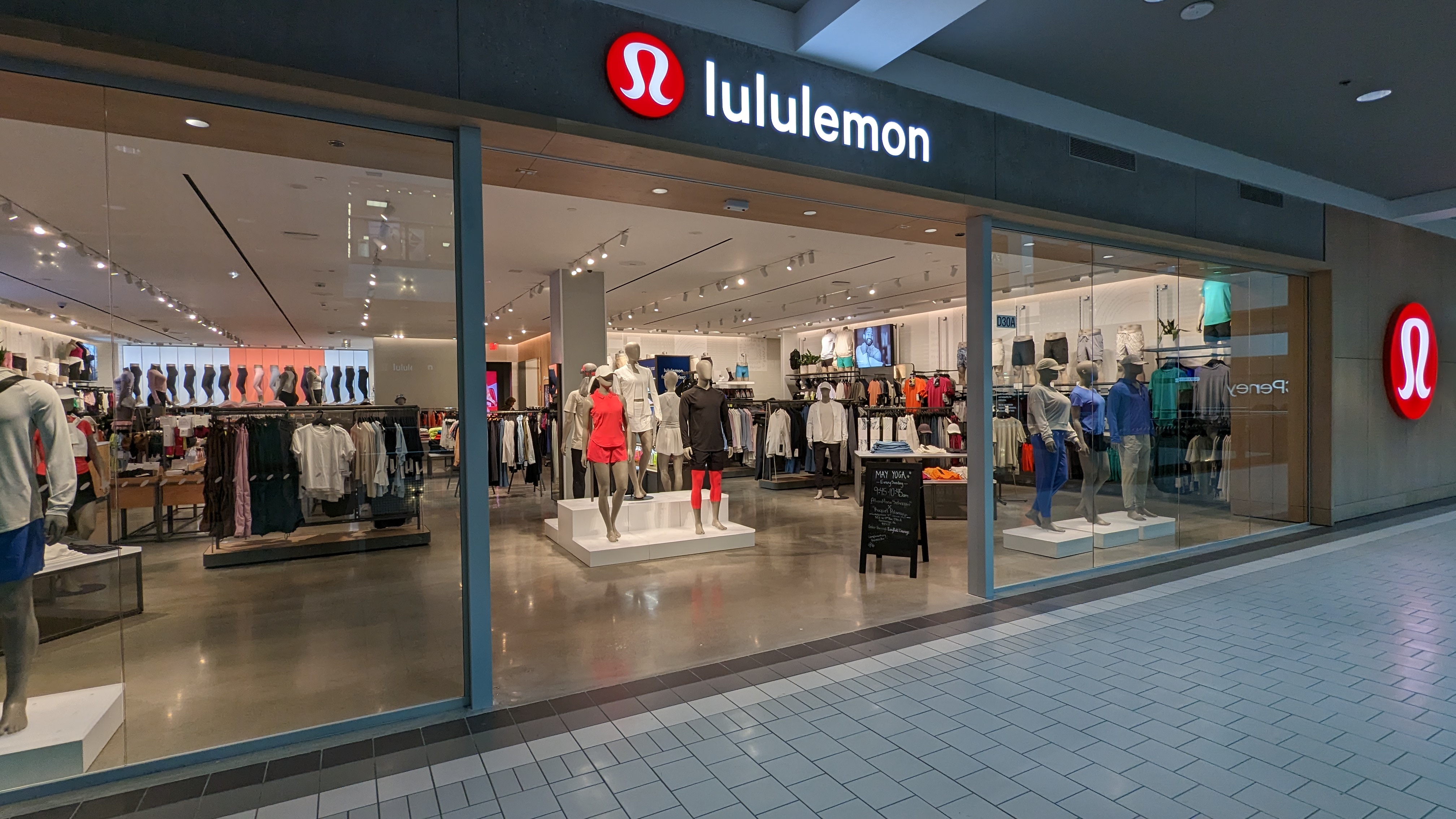 Lululemon  Bayshore Shopping Centre