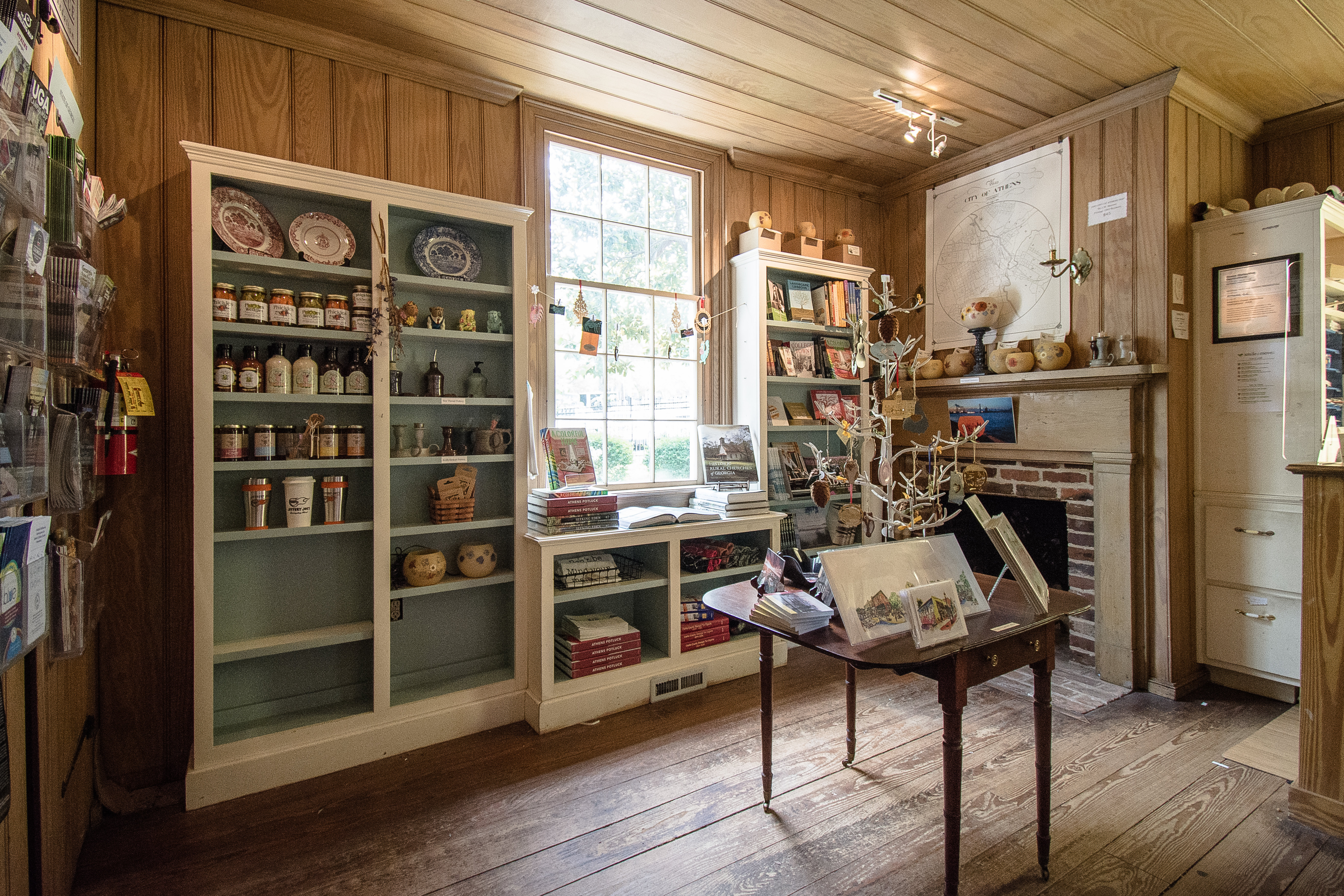 01HAWCGiftShop_A7AF90A6-BBC6-